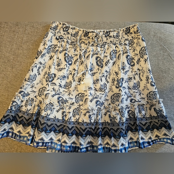 beachlunchlounge Dresses & Skirts - Beach Lunch Lounge Floral Blue and White Skirt Size S/P